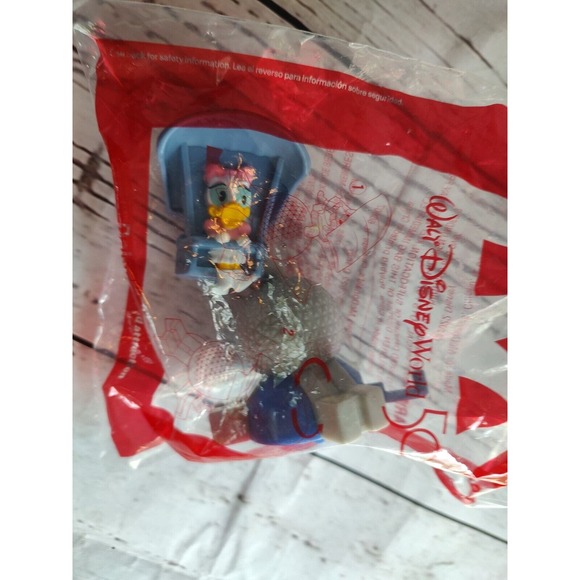 Daisy Duck McDonalds Disney EPCOT SOARIN Around The World Toy Still In Plastic - Picture 2 of 5